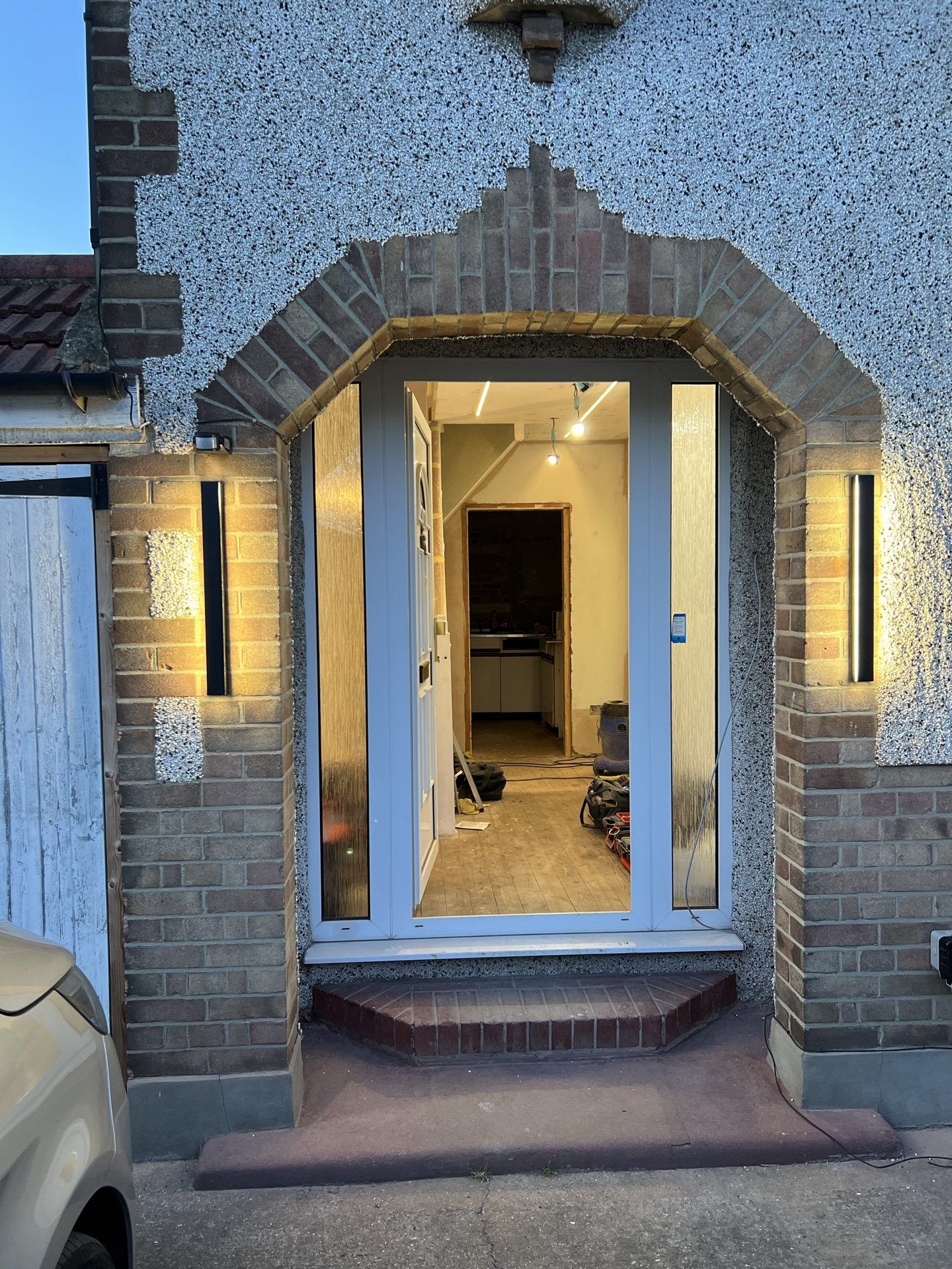 1930s semi, 1.4 miles away, Welling